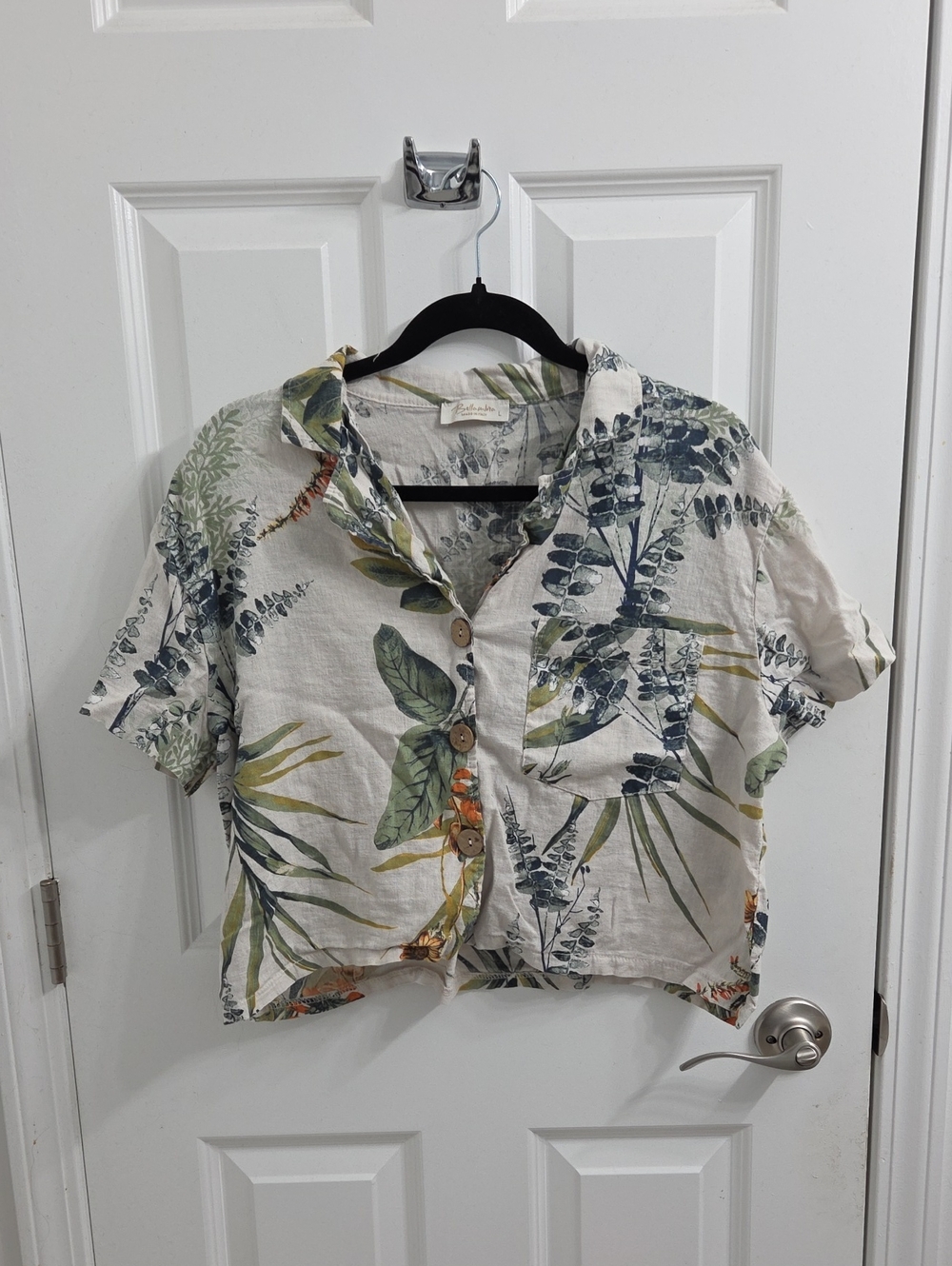 Cream Short-Sleeve Tropical Button-Up with Green and Blue Foliage